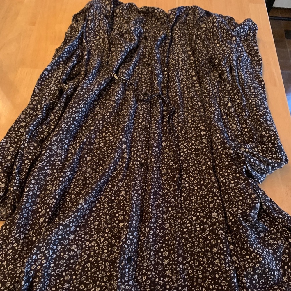 Rusty black and white flower tunic sz med